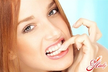 Чтобы ногти не слоились и не ломались, обратитесь к врачу