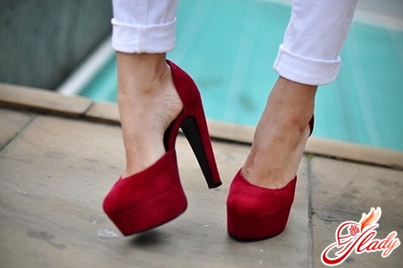 Почему отекают ноги и что делать?